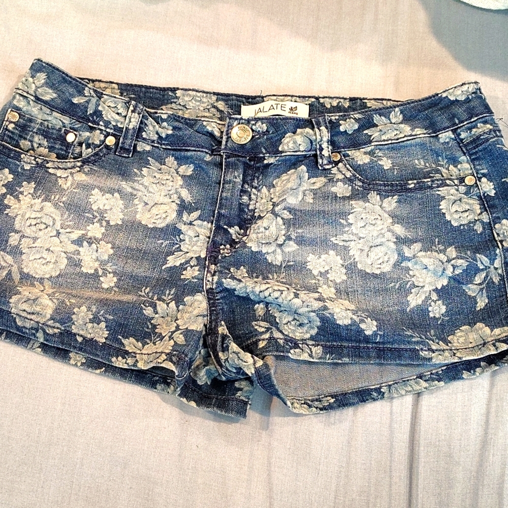 Jalate Jeans Women's Flower Pattern Jean Shorts Size 13